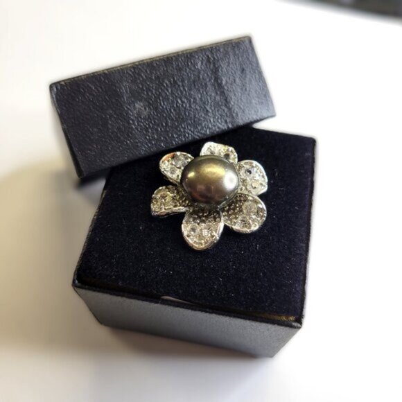 Genuine Grey Pearl and Swaroski Flower Ring Size 5.5 - Picture 8 of 12